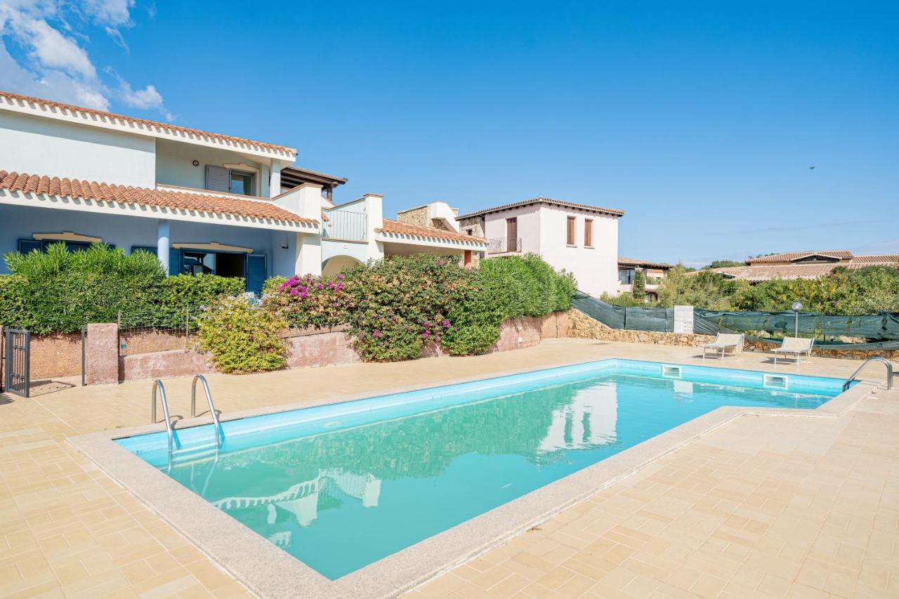 מונטה פטרוסו Apartments In Residence With Swimming Pool In Cala Girgolu מראה חיצוני תמונה